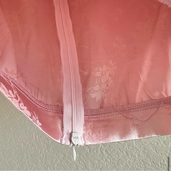 Jacquard Dusty Pink Two-Piece Crop Top and Tiered Skirt size small - Picture 5 of 8